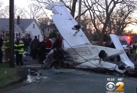 Un avion s`écrase en pleine rue à New-York