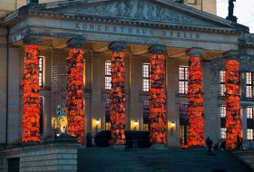 Des gilets de sauvetage de migrants bousculent le tapis rouge de la Berlinale