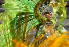 Les défilés du carnaval de Rio commencent