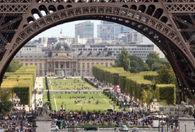Tour Eiffel: 300 millions d`euros pour améliorer confort et sécurité