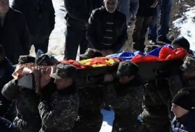 Un Arménien tués au Karabakh a éte enveloppé dans le drapeau de PKK  VIDEO