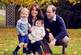 Une nouvelle photo du prince George et la princesse Charlotte pour Noël