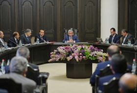 Le gouvernement arménien continue ses activités économiques 