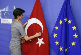 L`UE se bat pour sauver l`accord avec la Turquie, mais le visa devise les parties