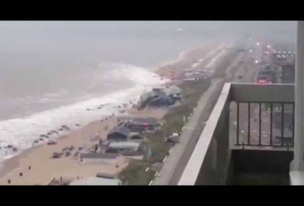 Un mini-tsunami sur une plage aux Pays-Bas - VIDEO