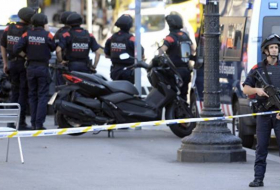 Six civils et un policier blessés dans un nouvel attentat au sud de Barcelone