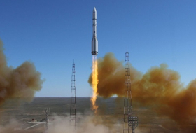 Deux Russes et un Américain ont décollé vers l`ISS à bord d`une fusée Soyouz