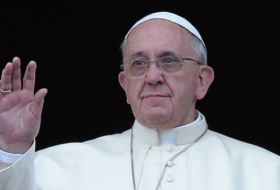 Le pape François légèrement blessé à l’œil après un freinage trop brusque - VIDEO