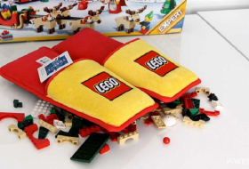 Lego: Une paire de chaussons pour éviter «la blessure briquette»