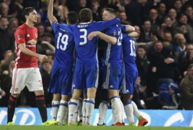 Football: Chelsea domine MU et file en demies