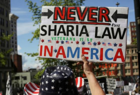 Heurts entre manifestants anti-charia et pro-musulmans aux USA