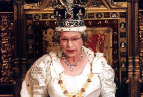 Le danger qui menace la reine Elizabeth sur cette photo