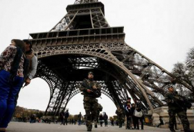 Un demi-million d`euros pour un bout d`escalier de la Tour Eiffel