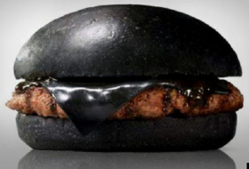 Le hamburger noir de Burger King est encore moins appétissant en vrai  PHOTOS