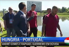 Cristiano Ronaldo jette le micro d`un journaliste à l`eau - VIDEO