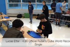 Un ado de 14 ans explose le record du monde Rubik’s cube - VIDEO