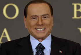 Berlusconi: Méconnaissable et amaigri après une étrange cure