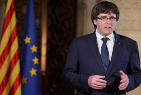 Le président catalan destitué Puigdemont «exige» la restauration de son gouvernement