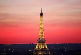 Elle bat le record d'ascension de la Tour Eiffel à pied