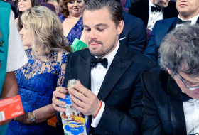 Leonardo DiCaprio dévore des cookies aux Oscars, le web se régale 
